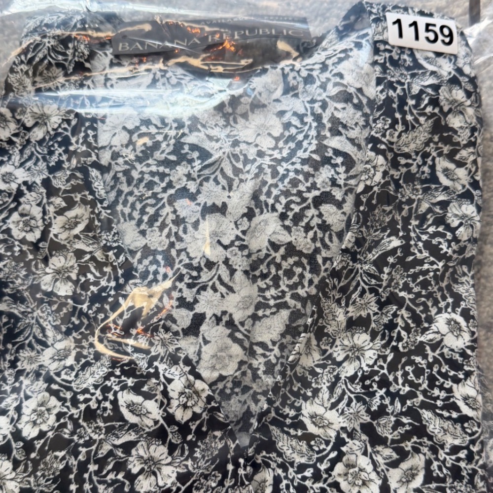 Banana Republic Womens Black White Floral V-Neck Wrap Top Size S NEW w/ Tags - Picture 6 of 6